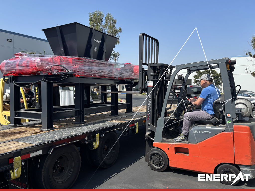 enerpatカートンボックスのシュレッダーマシンは、カリフォルニア州オレンジ郡に設置されています